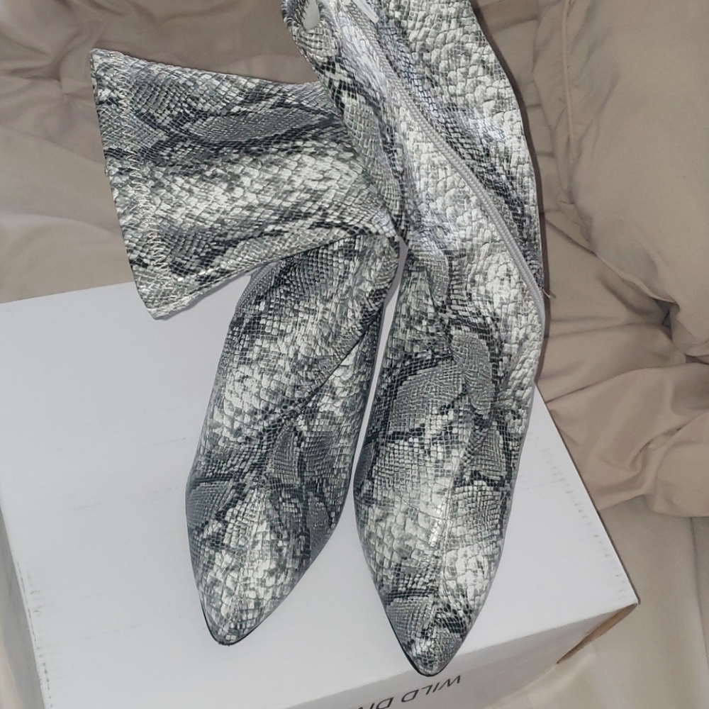 Shoes - Picture 3 of 4